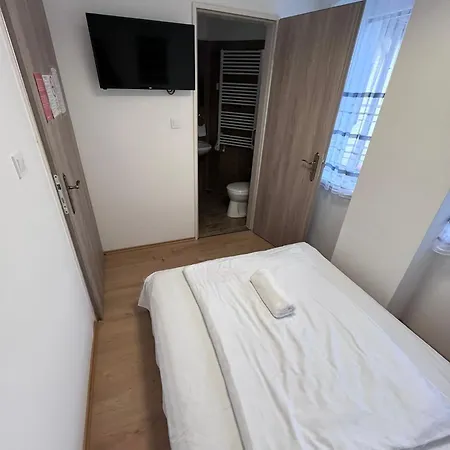 Majus 1 Vendeghaz -