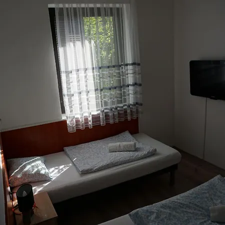 Majus 1 Vendeghaz - 3* Torony