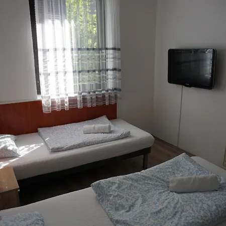 Majus 1 Vendeghaz -