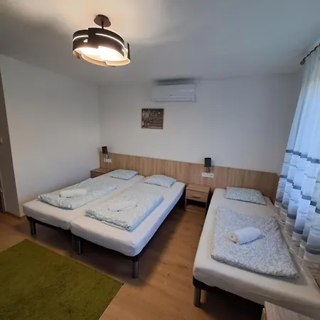 Majus 1 Vendeghaz -