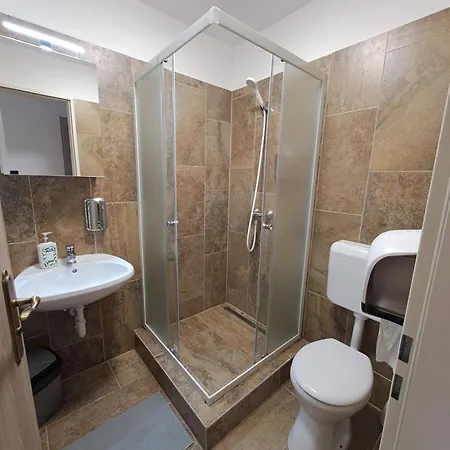Majus 1 Vendeghaz -