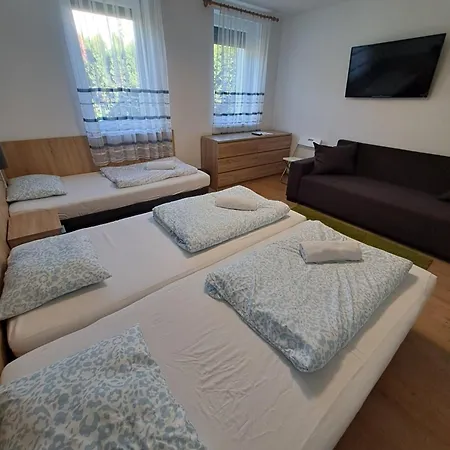 Majus 1 Vendeghaz - 3*