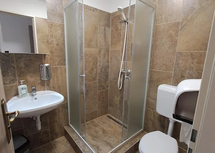 Majus 1 Vendeghaz -